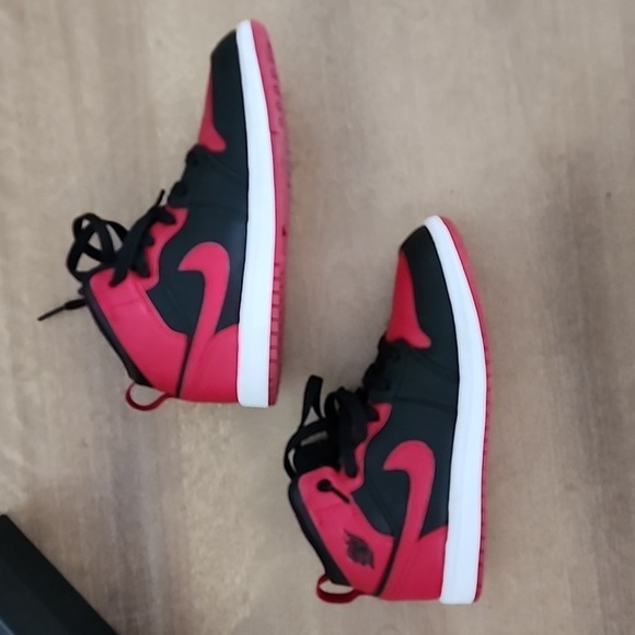 Nike Air Jordan 1 Mid PS 'Banned' 640734-074 Youth Size 3Y - Picture 2 of 8